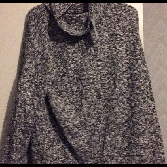 NEW WITH TAGS FOREVER 21 sweater XL - Picture 2 of 7